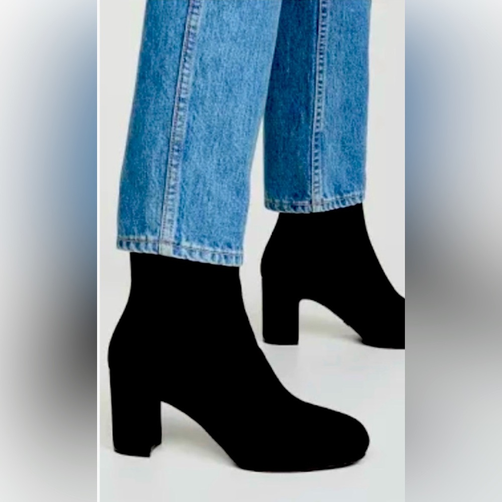 Stuart Weitzman Suede Ankle Boots- Size 7.5